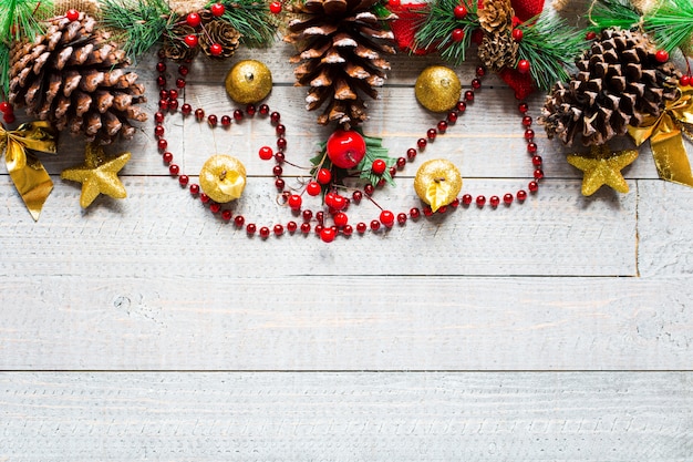 Collection de Noël sur une surface en bois