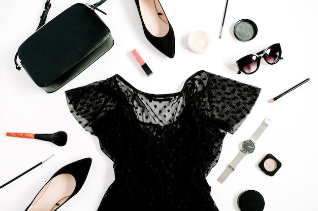 Collection de vêtements et d'accessoires pour femme de style noir à la mode sur blanc