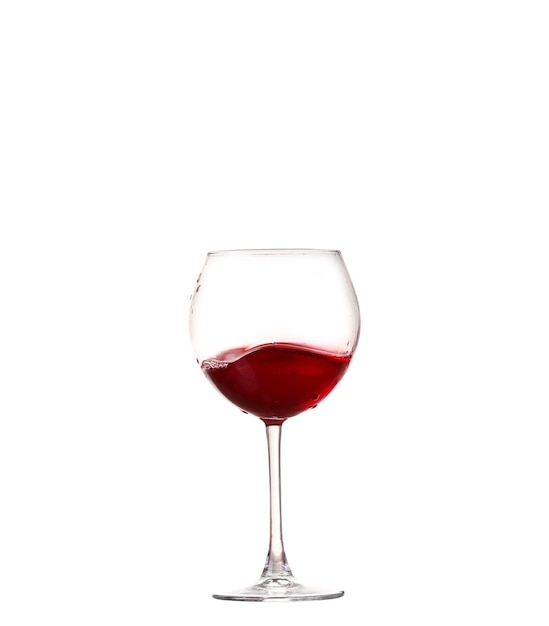 Collection de vins - Éclaboussures de vin rouge dans un verre. Isolé sur fond blanc