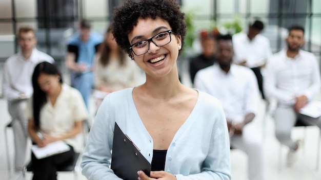 Collègues d'affaires dans la salle de réunion de conférence pendant la présentation