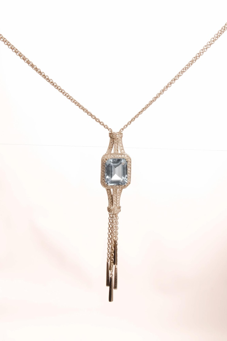 Photo un collier de diamants avec un diamant dessus