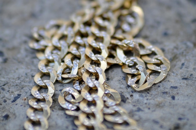 Un collier d'or