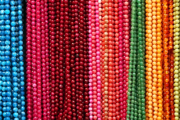 Colliers de perles colorées