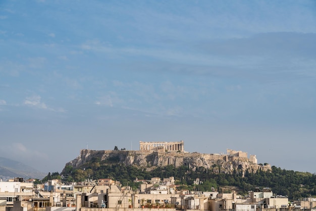 Colline de l'Acropole avec la ville d'Athènes qui l'entoure