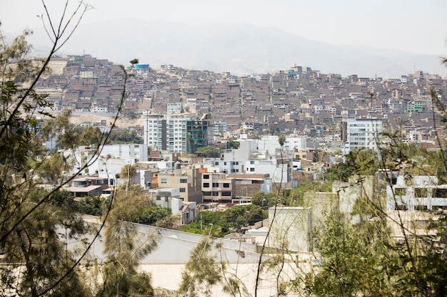 Photo collines de la ville vue paysage de loma amarilla surco district lima pérou