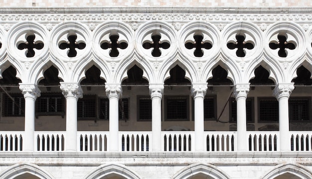 Photo colonnade du palais des doges, venise, italie