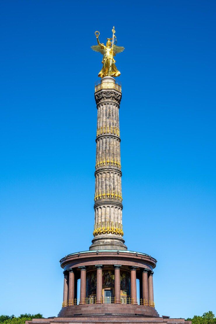 Photo la colonne de la victoire dans le tiergarten à berlin, en allemagne