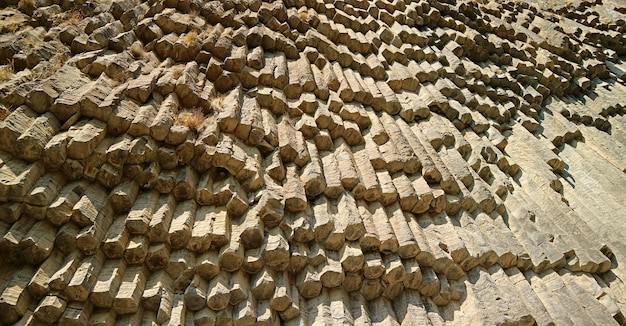 Colonnes de basalte connue sous le nom de Symphonie de pierres à Garni Gorge, Arménie