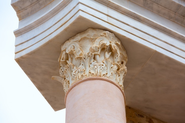 Colonnes dans l&#39;amphithéâtre romain de Carthagène, Espagne