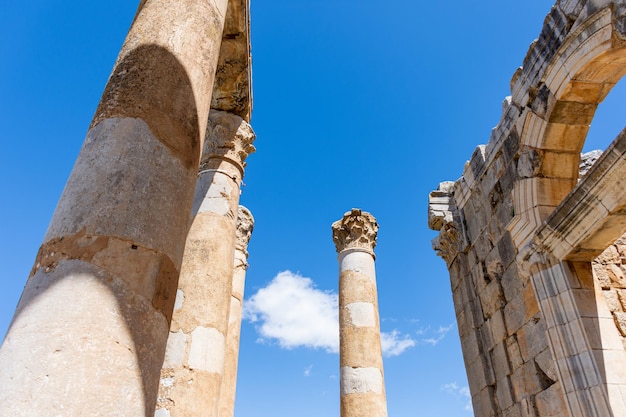 Photo colonnes du temple de baalbek