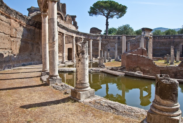 Colonnes romaines de la Villa Adriana, Tivoli, Italie