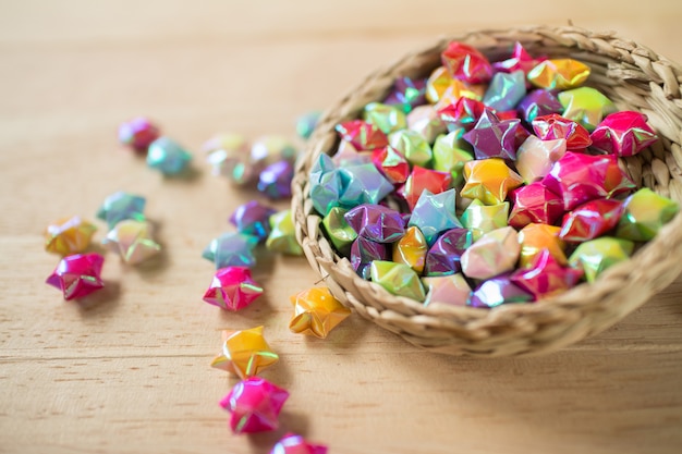 Coloré de papier pli étoiles de Noël