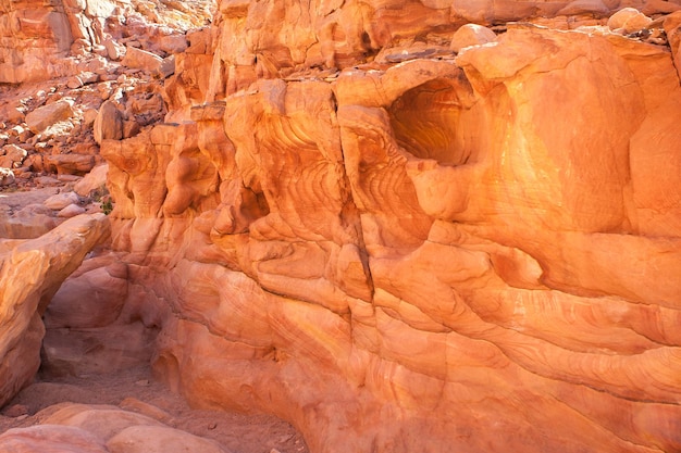 Colored Canyon est une formation rocheuse sur les roches du désert de la péninsule du Sinaï sud en Égypte