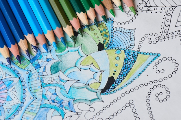 Coloriage pour adultes et crayons de couleur