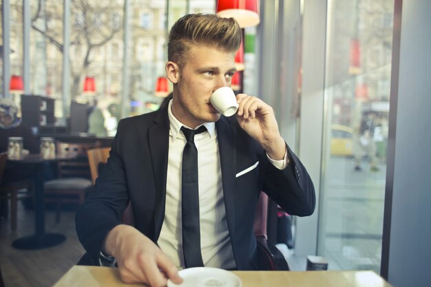 Commencer Une Matinée Avec Un Café