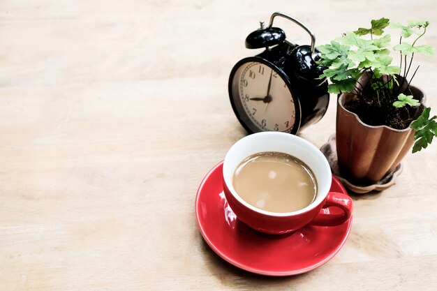 Commencez la journée avec une tasse de café chaud.