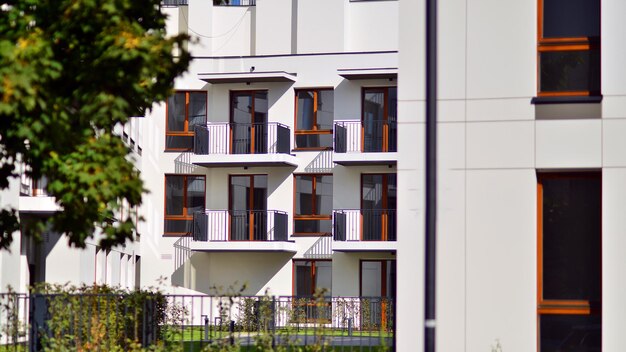 Communauté verte Immeuble d'appartements écologique économisant de l'énergie et concept d'air frais Immeuble d'appartements