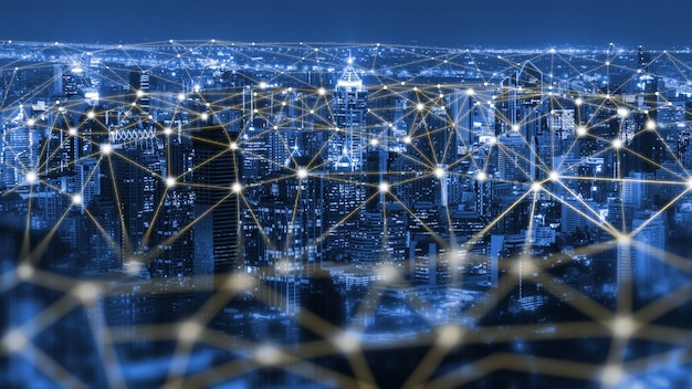 La communication créative moderne et le réseau Internet se connectent dans la ville intelligente