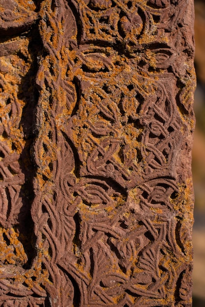 Photo le complexe de bâtiments est situé sur la péninsule de sevan du même nom