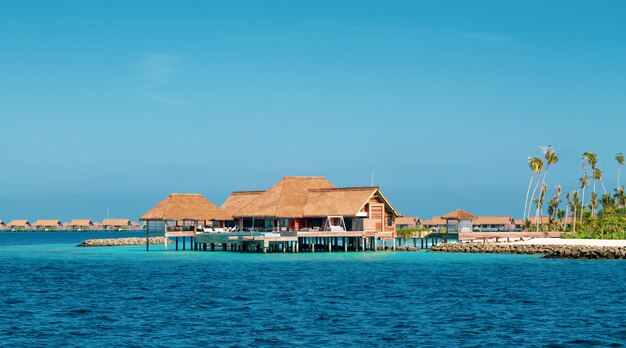 Complexe luxueux sur une île aux maldives.