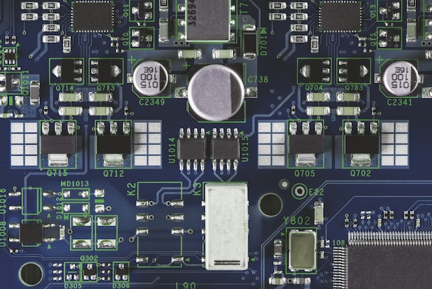 Composants électroniques sur le PCB