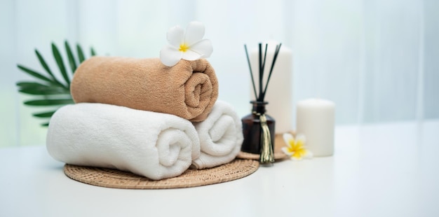 Composition d'accessoires de spa dans le centre de bien-être beauté de l'hôtel spa de jour