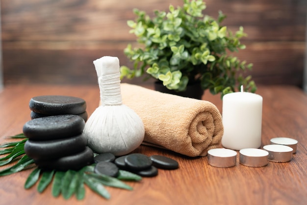 Composition d'accessoires de spa dans le centre de bien-être beauté de l'hôtel spa de jour