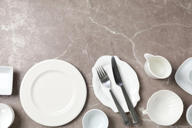 Composition d'assiettes vides pour un concept minimal et minimalisme