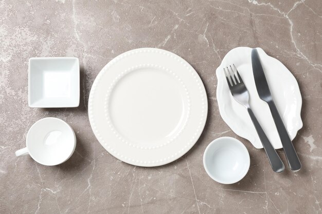 Composition d'assiettes vides pour un concept minimal et minimalisme