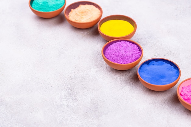 Composition aux pigments gulal pour le festival des couleurs Holi