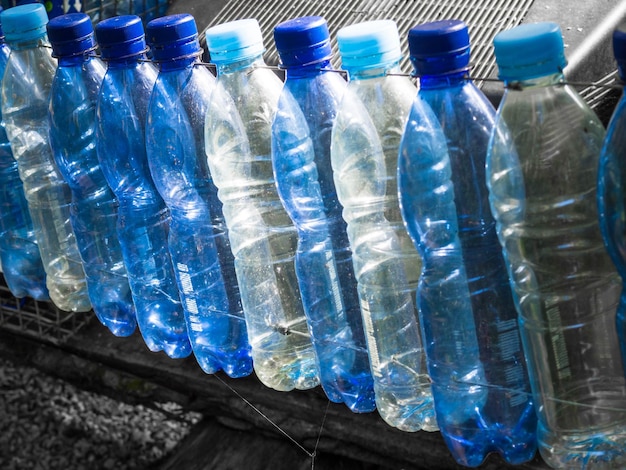 Composition avec des bouteilles en plastique d'eau minérale mise au point sélective Déchets plastiques