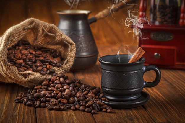 Composition de café café avec moulin à café tasse et théière