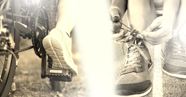 Photo composition de chaussures de liage de femmes athlétiques cyclistes sur flou blanc