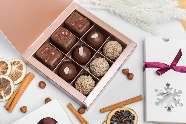 Photo composition de chocolats artisanaux dans le style de raffaello