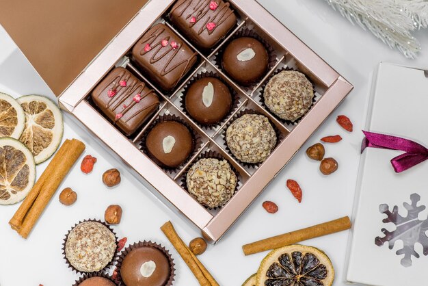 Photo composition de chocolats artisanaux dans le style de raffaello