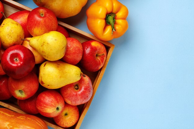 Composition de citrouilles, pommes et poivrons