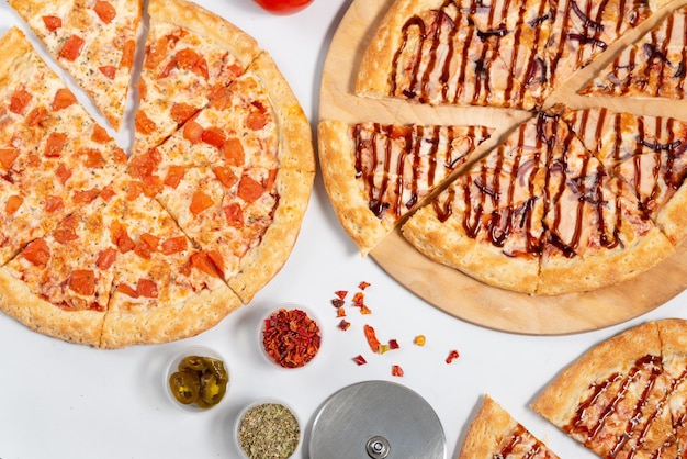 une composition de différents types de pizza italienne pizza en tranches pizza gros plan