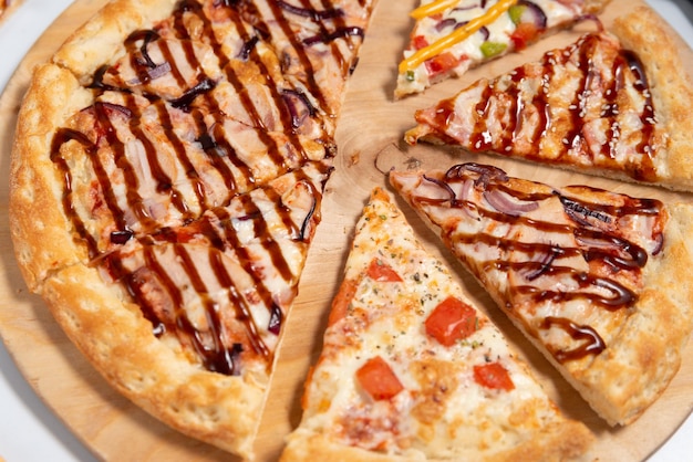 une composition de différents types de pizza italienne pizza en tranches pizza gros plan