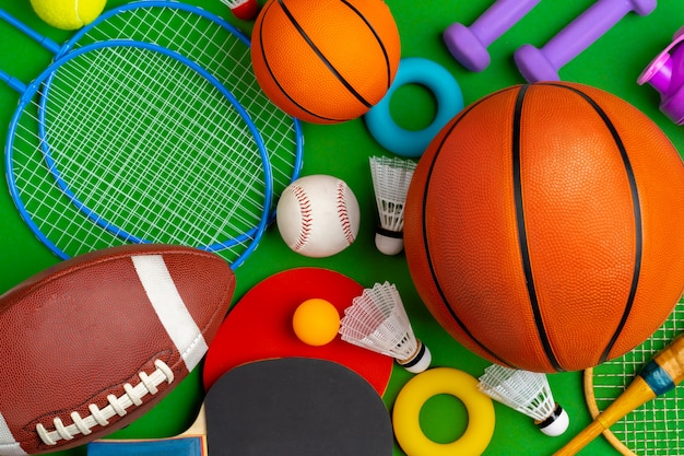 Composition de divers équipements sportifs pour le fitness et les jeux