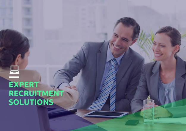 Composition du texte des services de recrutement sur les gens d'affaires