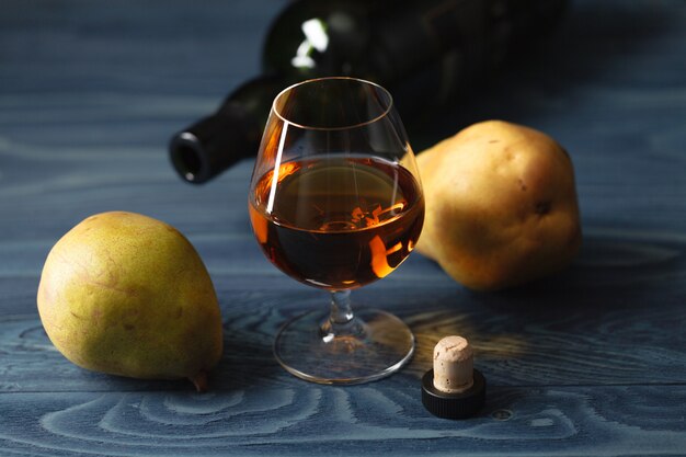 composition avec eau-de-vie de fruits traditionnelle et poires