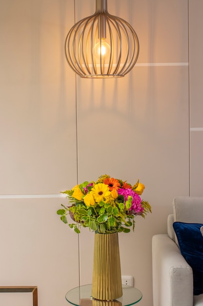 Photo composition florale d'hortensia dans un joli salon