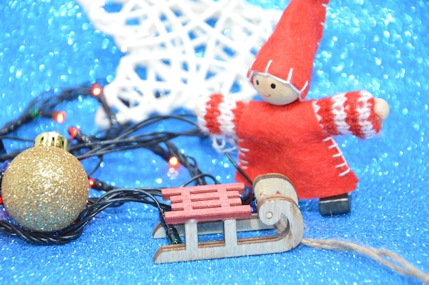 Photo composition de jouets de noël et de noël sur le fond de la fête