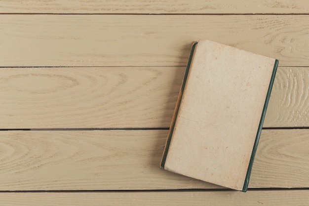 Composition Avec Des Livres Sur La Table