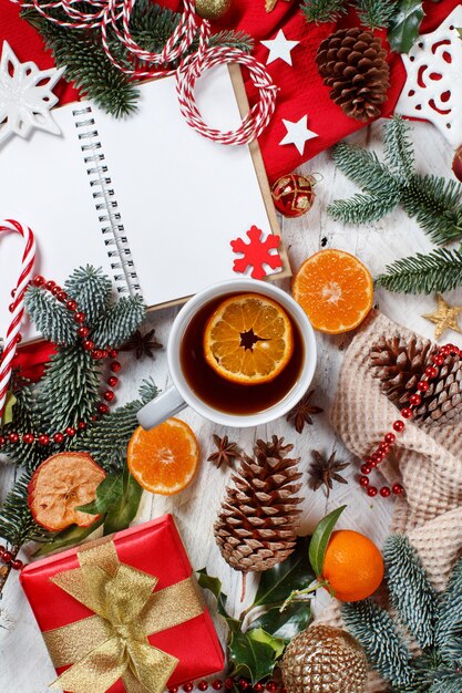 Composition De Noël Avec Cahier, Tasse à Thé Et Coffret Cadeau