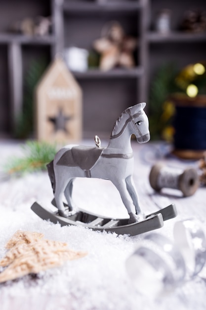 Composition de Noël avec cheval à bascule