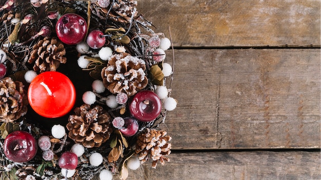 Photo composition de noël avec une couronne