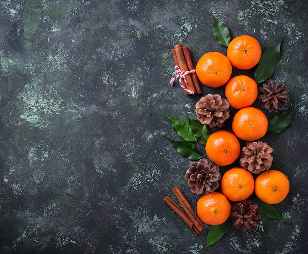 Photo composition de noël ou du nouvel an avec des mandarines