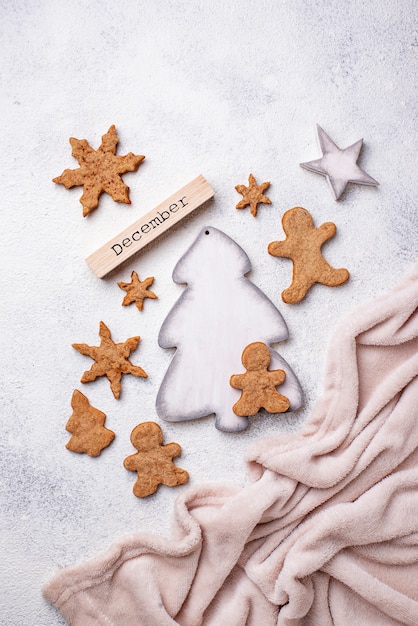 Composition de Noël d&#39;hiver avec des biscuits au pain d&#39;épice