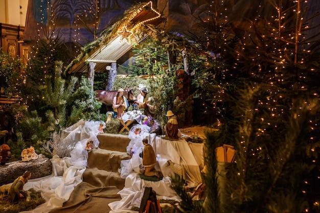 Composition de Noël de la naissance du Christ le nouvel an à l'intérieur d'un temple gothique médiéval
